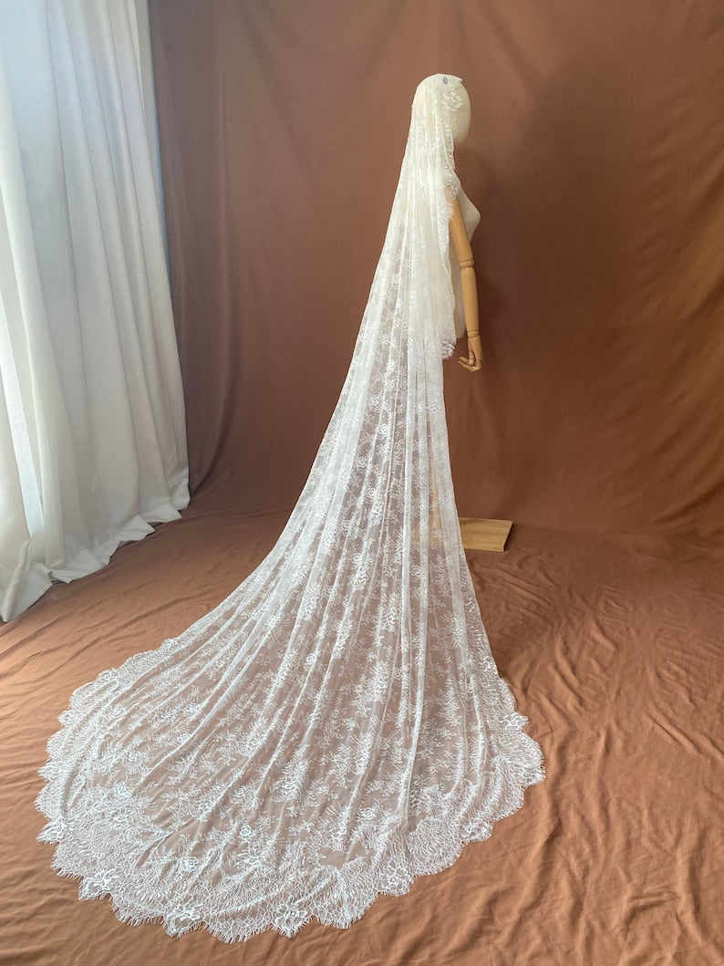 Isolde Veil