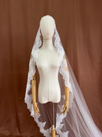 Isolde Veil