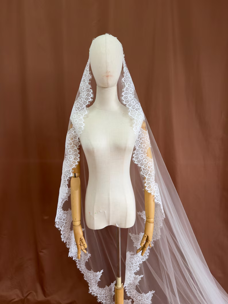 Isolde Veil