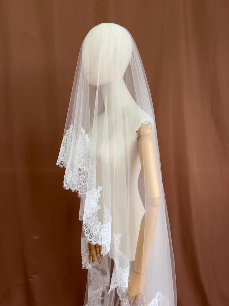 Isolde Veil