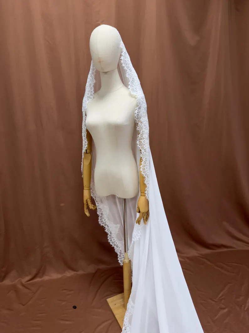 Evelisse Veil