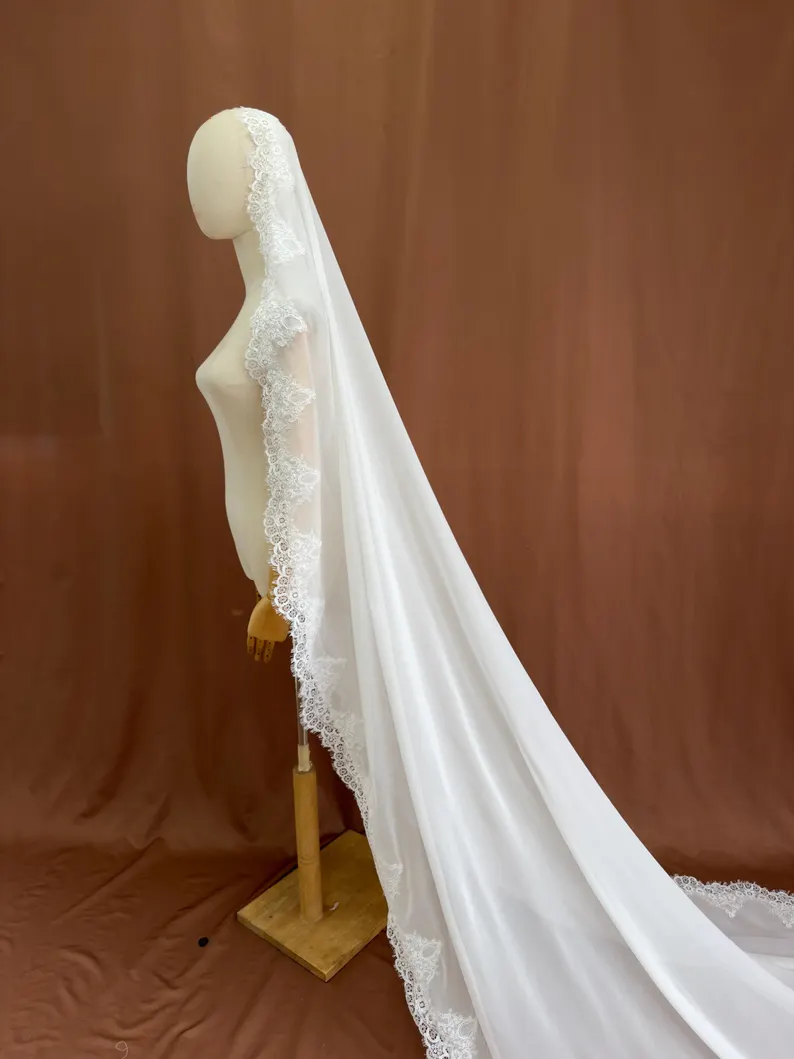 Evelisse Veil