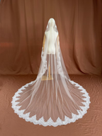 Isolde Veil