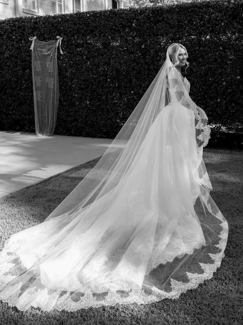 Isolde Veil