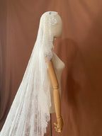 Isolde Veil