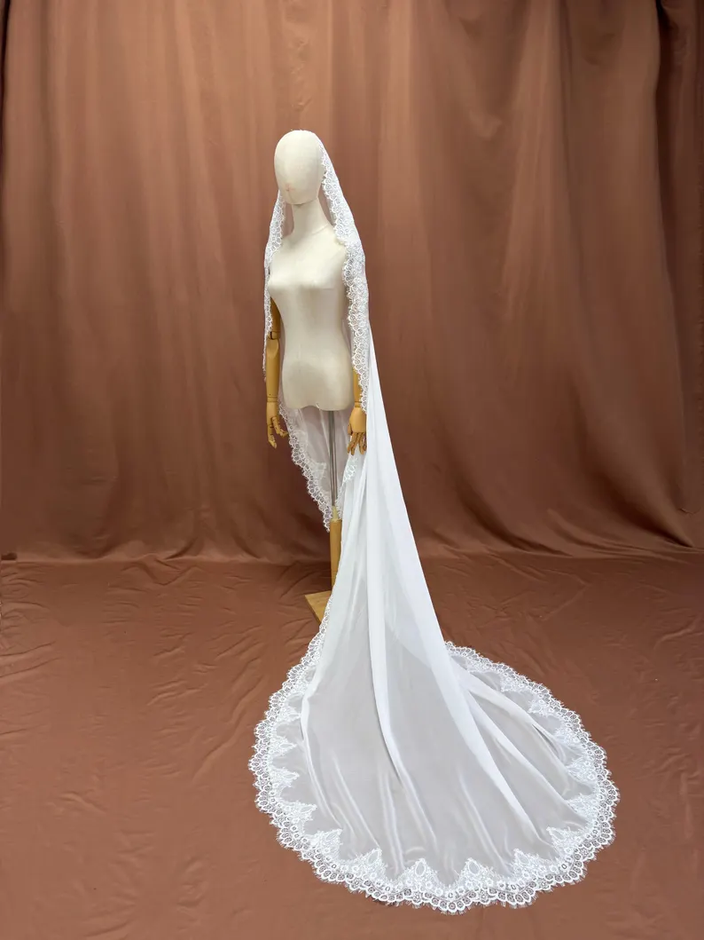 Evelisse Veil