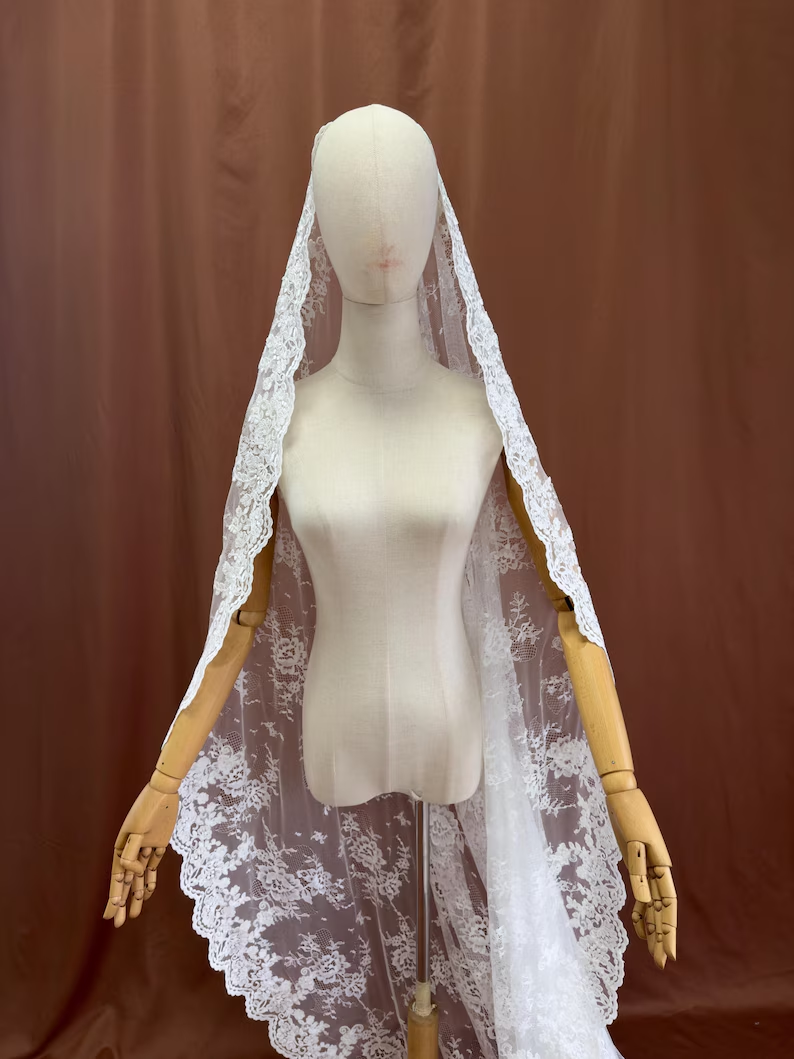 Isabella Veil