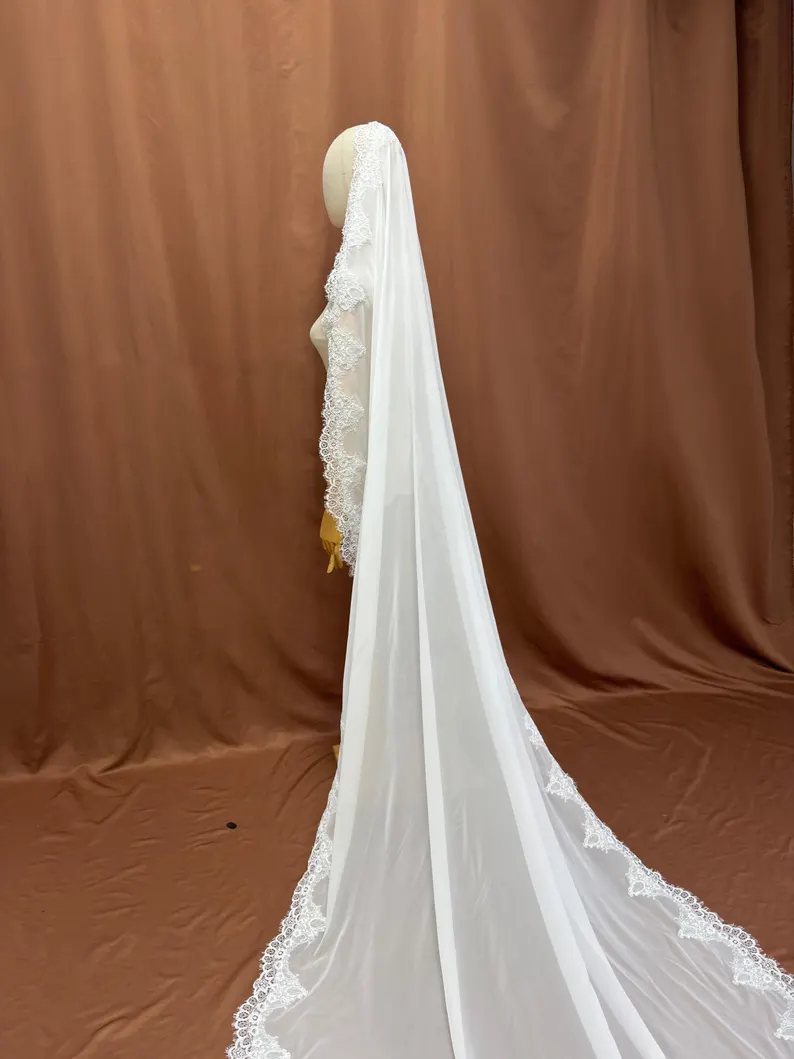 Evelisse Veil