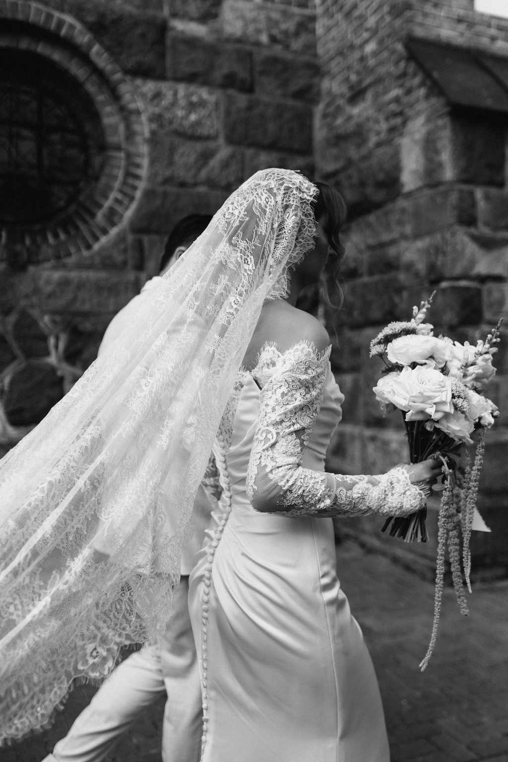 Isolde Veil