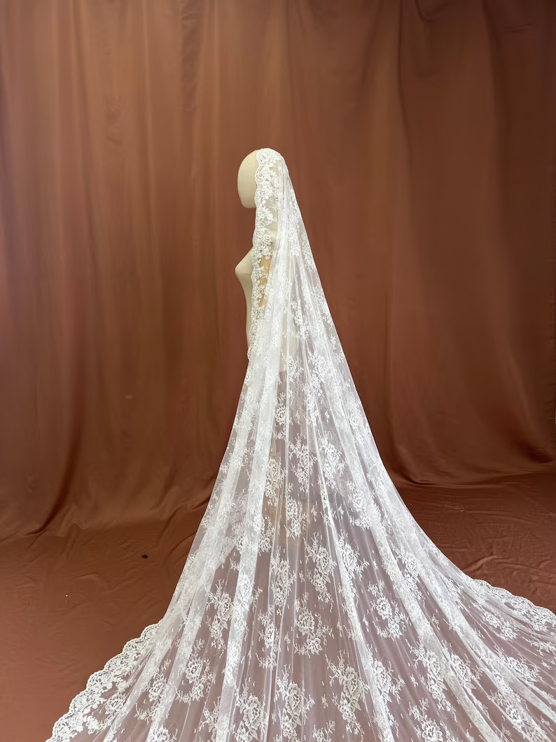 Isabella Veil
