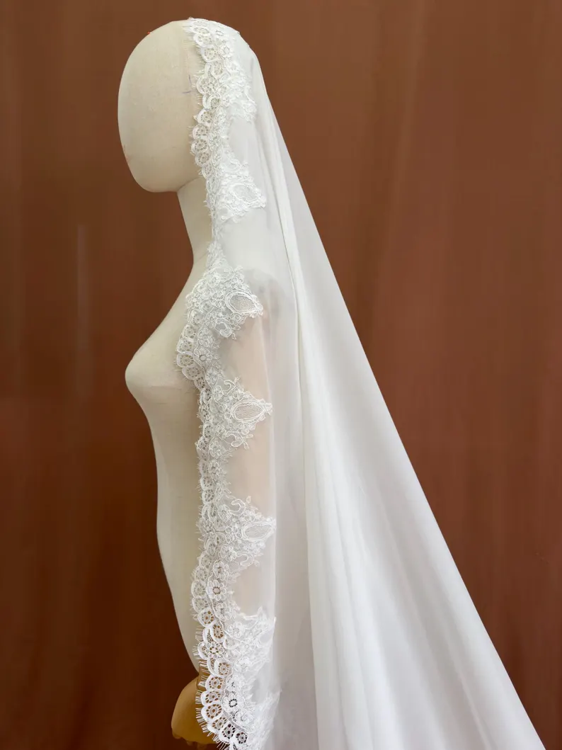 Evelisse Veil