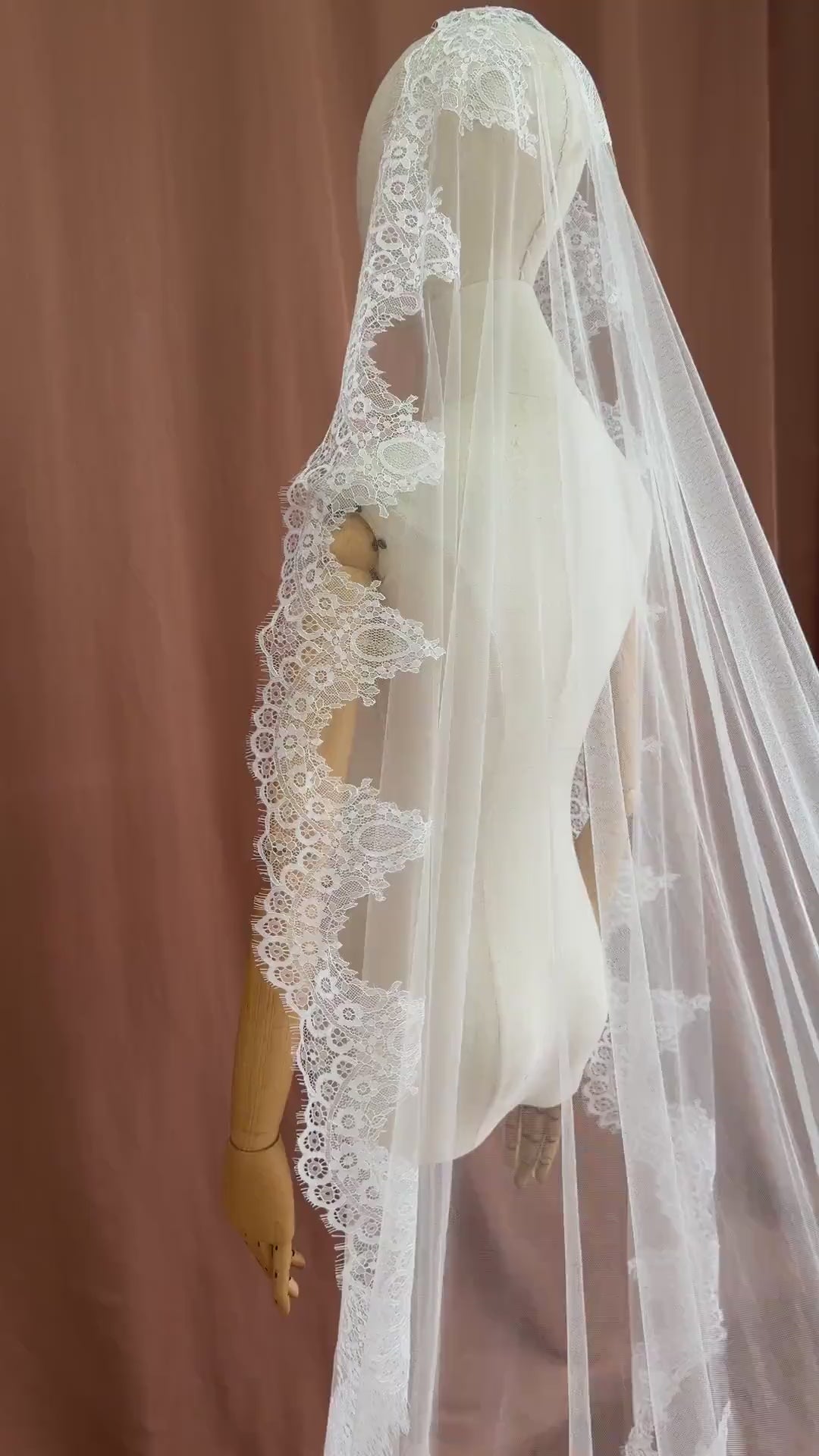 Isolde Veil