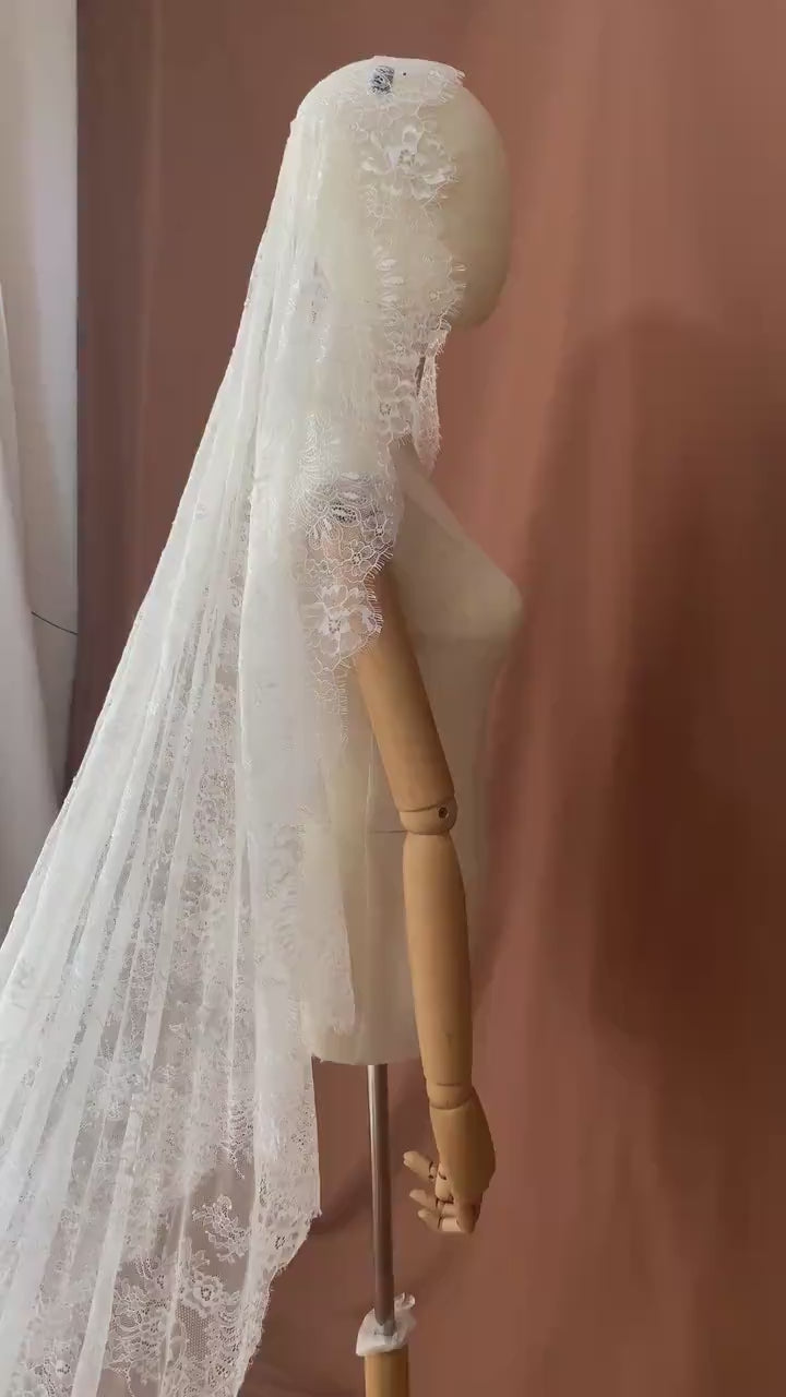 Isolde Veil